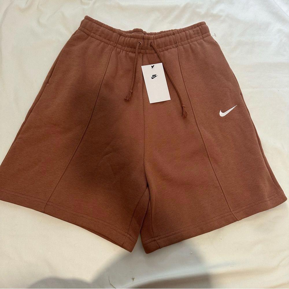 Nike Loose Fit High Rise Shorts - Picture 1 of 4